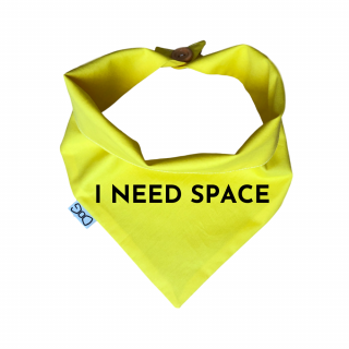 Žlutý šátek pro psa s nápisem  možnost vlastního textu Obvod: S - 22 cm, text: EN - I need space