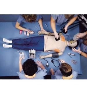 Dospělá figurína pro nácvik krizových stavů s interaktivním EKG simulátorem