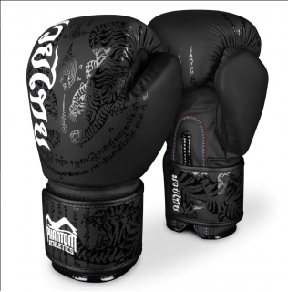 Boxerské rukavice Phantom Athletics Muay Thai černé Velikost: 16oz