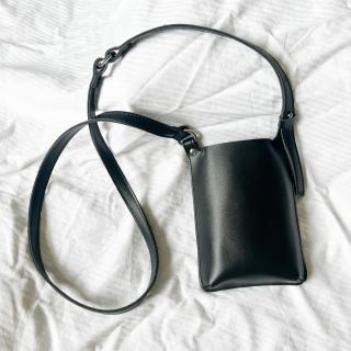 Černá kabelka na mobil