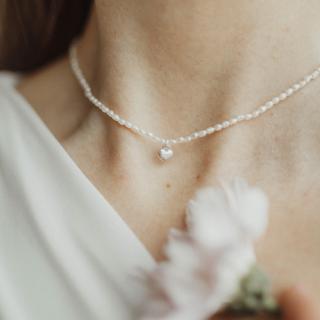 Náhrdelník Mini Pearls se srdíčkem Barva materiálu: Stříbro 925/1000