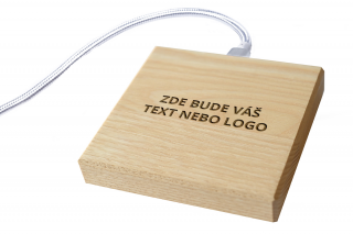 MIN PAD SQUARE - Váš text - Bezdrátová nabíječka dřevo: Jasan, barva kabelu: Stříbrná