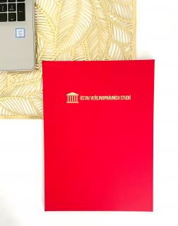 Desky na diplom - červené, ražba loga Barva textu: modrá, Doplňky - růžky:: zlaté (mosaz) 4ks, Trikolora: bez doplňků