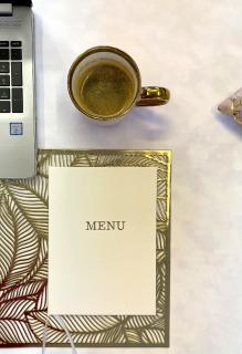 Desky na MENU, A5, bílé Barva nápisu: bez nápisu, Doplňky - růžky:: stříbrné (nikl) 4 ks, Text na deskách: bez nápisu