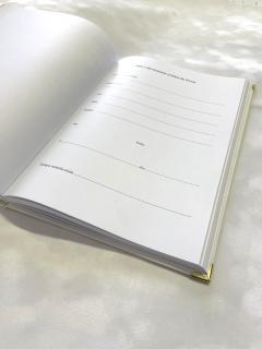 Kniha o zápisu Vítání občánků do života, 100 listů, bílá Barva nápisu: stříbrná, Kovové růžky: stříbrné růžky (4ks)