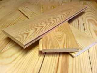 Obkladové palubky «Klasik» 26x145x4000 B, sibiřský modřín - 675 Kč/m2 bez DPH  (4 ks v balení = 2,32 m2 = 1566 Kč bez DPH )