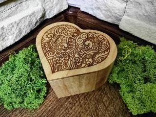 Dřevěná gravírovaná šperkovnice srdce + náramek zdarma