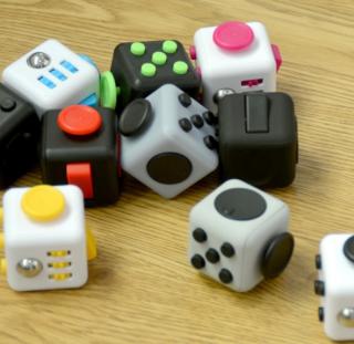 Fidget Cube bílý/růžový