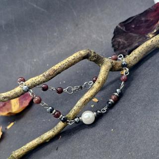 "Mallea" Náramek (perla, hematit, granát)