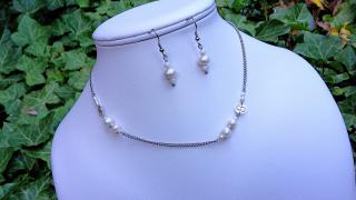 SADA - Náhrdelník  Salli  (ocel, Ag, perly) + Něžné náušnice s říčními perlami a perletí