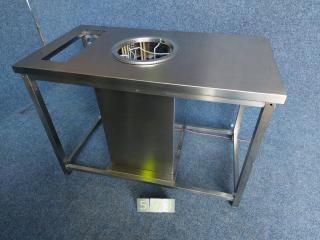 Výdejní stůl s vestavěnou vyhřívanou šachtou na talíře prům. max 320mm, prostup pro instalace, příprava pro obklad