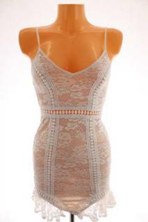 Dámské šaty krajkové Prettylittlething - 32 (velikost 32 - second hand)