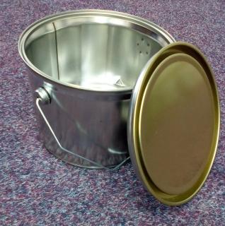 Plechový kbelík s drátěným držadle m + víko 2,5 L