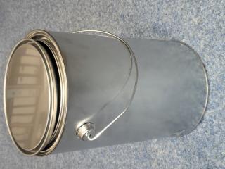 Plechový kbelík s drátěným držadlem + víko 2,5 L