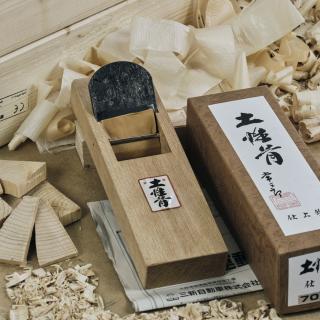 Japonský ručně-vyráběný hoblík TSUNESABURO Kanna s klopkou - 70 mm