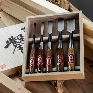 Sada japonských ručně kovaných truhlářských dlát FUJIKAWA Oire z Shirogami 2 White Paper Steel - dřevěný box - 5 kusů