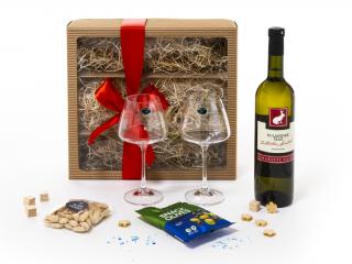 BOHEMIA CRYSTAL Dárkový balíček Máme rádi víno - moravské víno, 2 sklenice Bohemia Crystal a pochoutky