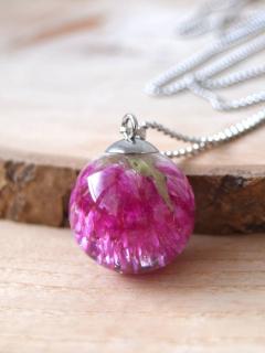 Velký náhrdelník s růžovou pestrovkou