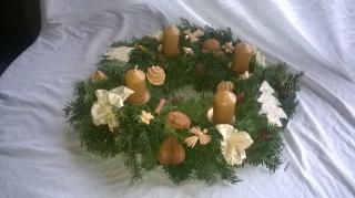 Adventní věnec zlato - hnědý se svíčkami (Průměr  25 cm)