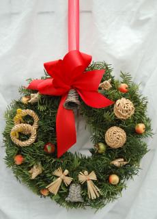 Vánoční věnec červený přírodní  k zavěšení 35  (Průměr 30-35 cm)