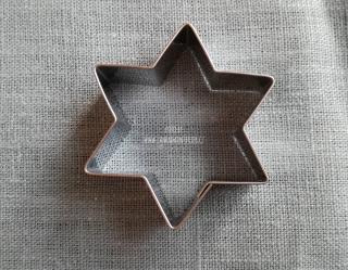 Vykrajovátko nerezové hvězda motiv: hvězda malá 4,5 x 1,8 cm