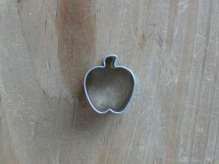 Vykrajovátko nerezové jablko jablko mini 2 x 1,5 cm: 2 cm x 1,5 cm