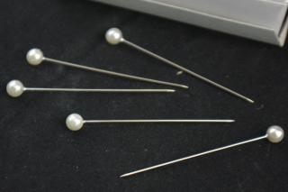 Špendlík - bílá perla malá 55 mm - 1ks (Špendlík s bílou perleťovou hlavičkou - délka 55 mm)
