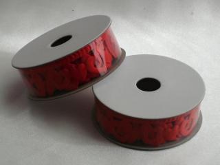 Stuha 25mm x 5m samolepící - červená srdíčka - DOPRODEJ (Samolepící stuha 2.5 cm, dekor červená srdíčka - návin 5m)