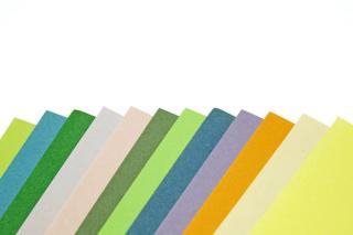 Tónovaný papír A4 / různé barvy (kreativní tónovaná papíry)