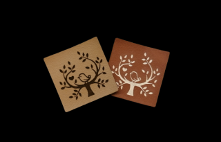 Koženková aplikace Strom s ptáčkem (Gravírovaná aplikace z koženky)