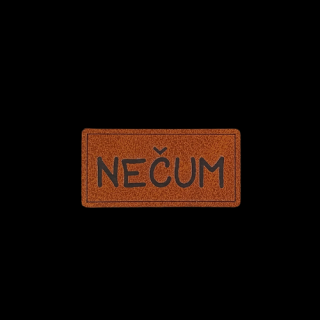 Koženkový štítek Nečum (PL11) (Gravírovaný koženkový štítek )