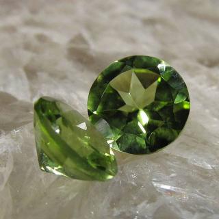 Peridoty z Pakistánu 6mm Váha: 0,46ct