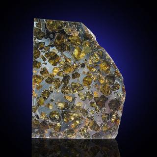 Železný meteorit s olivínem z Ruska 57X70mm, síla:3mm