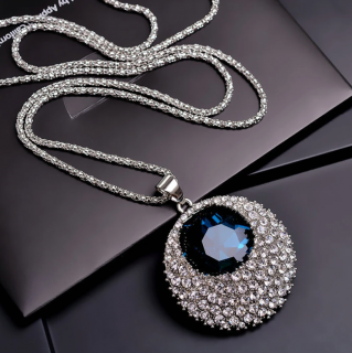 Dámský dlouhý geometrický náhrdelník s modrým krystalem