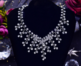 Dámský krystalový náhrdelník Bride - postříbřený Druh barvy: Stříbrná