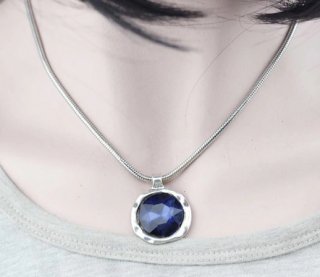 Dámský náhrdelník CRYSTAL - tmavě modrý