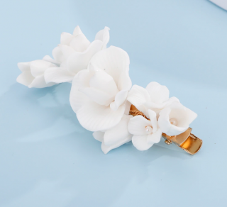 Květinový klip do vlasů White Flowers Druh barvy: Zlatá růžová