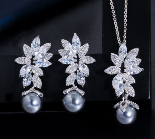 Luxusní souprava Delicate Zirconia s šedou perlou - bílé pozlacení