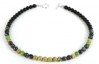 Módní pánský náhrdelník z přírodních korálků - zelená/ černá