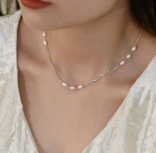 Náhrdelník choker s přírodními sladkovodními perlami Elegance - Stříbro 925