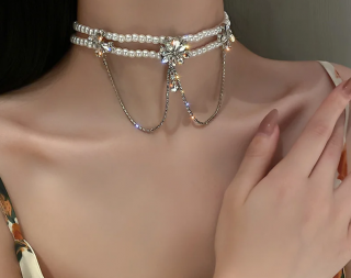 Perlový dvouvrstvý choker náhrdelník s květy a střapci
