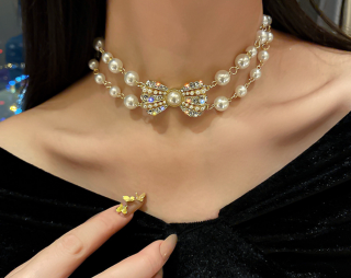 Perlový dvouvrstvý choker náhrdelník s přívěskem Mašle