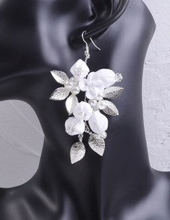 Slavnostní květinové náušnice s perlami - stříbrná/ bílá Typ: Typ 1