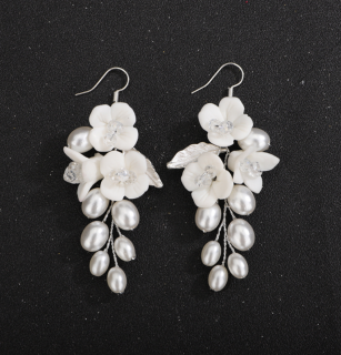 Slavnostní květinové náušnice s perlami - stříbrná/ bílá Typ: Typ 2