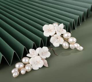 Slavnostní květinové náušnice s perlami Typ: Typ 1