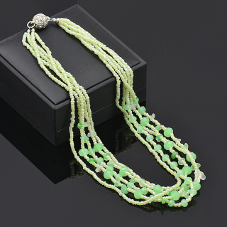 Vícevrstvý korálkový náhrdelník s magnetickým zapínáním Druh barvy: Zelená