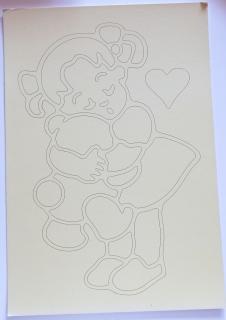 Pískohraní s.r.o. Šablona Holčička s medvídkem Velikost: 245 x 362 mm