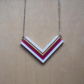 fifle / White Duvet / náhrdelník / 378 barva: růžová / fuchsiová