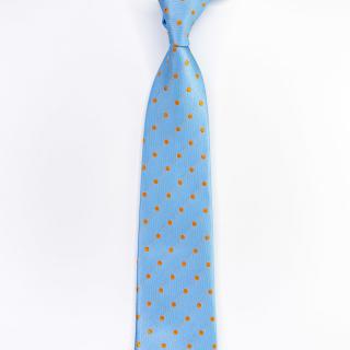 Blankytně modrá pánská kravata s oranžovými puntíky