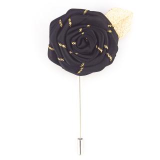 Černá prošívaná květinová brož s lístkem